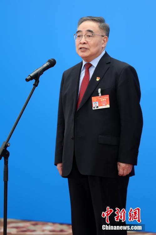 3月8日，第十三屆全國人民代表大會第四次會議舉行第二場“代表通道”采訪活動。圖為全國人大代表張伯禮通過網絡視頻方式接受采訪。 <a target='_blank' ><p  align=