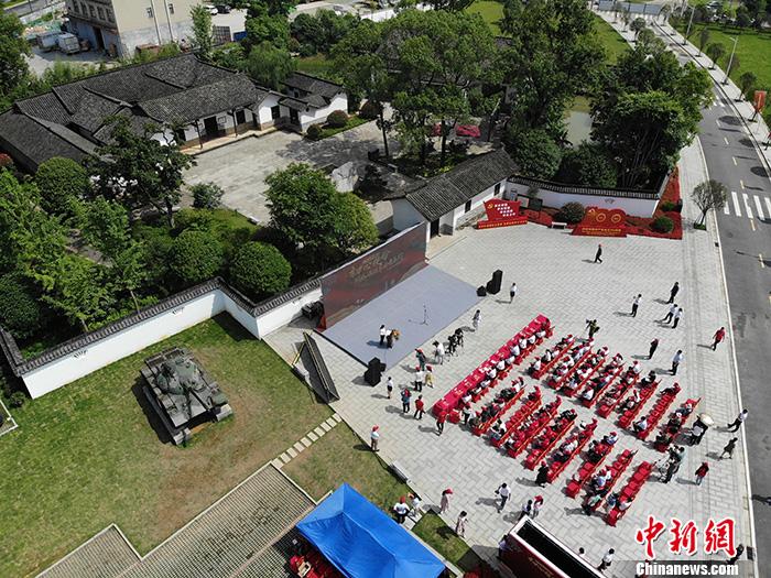 31日上午，“在這里讀懂初心使命——網(wǎng)絡(luò)媒體革命老區(qū)行”網(wǎng)絡(luò)主題采訪活動湖南站啟動儀式在長沙許光達(dá)故居舉行。<a target='_blank'  ><p  align=