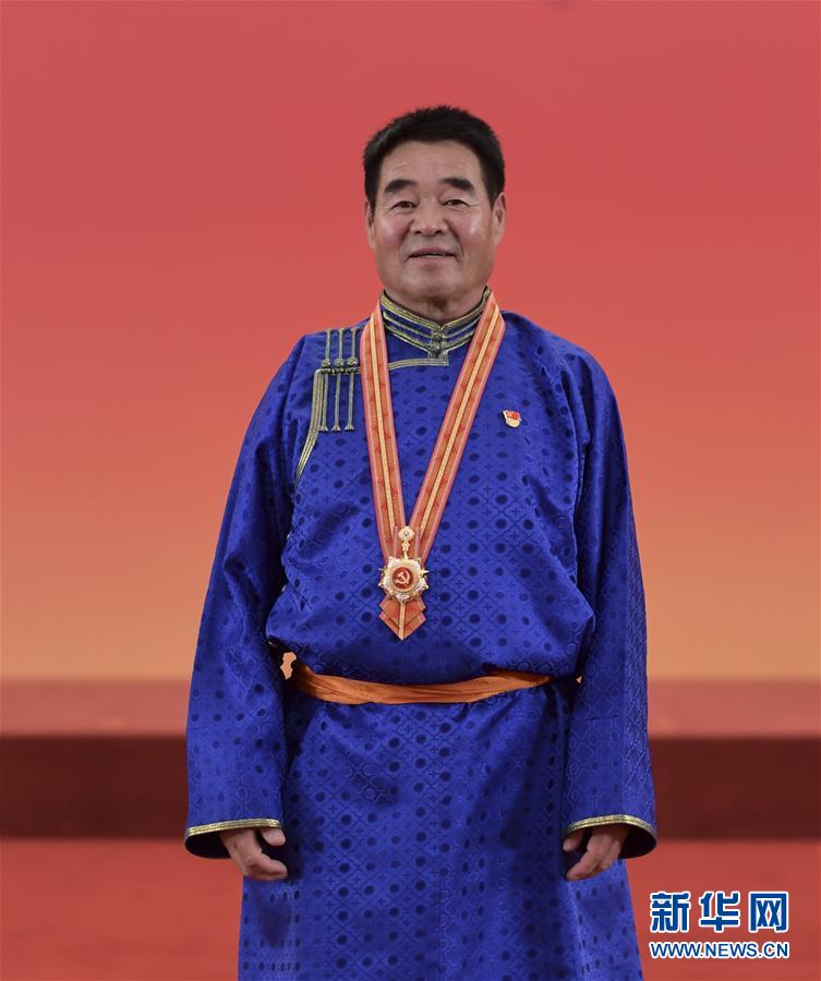 （奮斗百年路　啟航新征程·“七一勛章”獲得者·圖文互動）（2）“草原之子”廷·巴特爾：讓草原綠起來，幫牧民富起來
