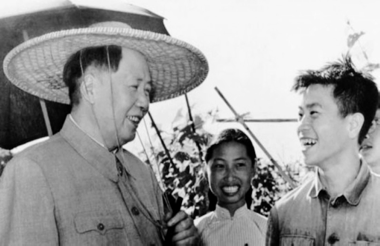 1958年，毛主席在廣東視察。